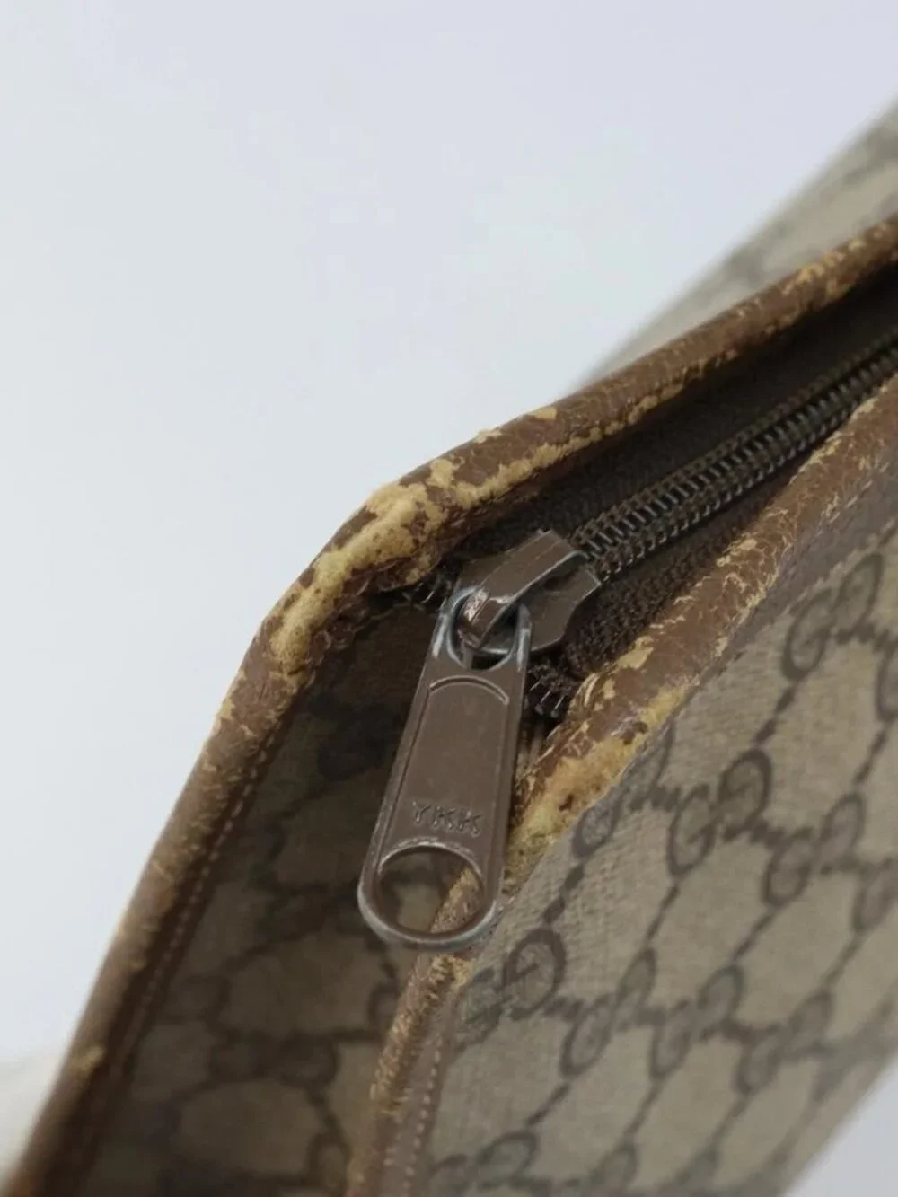 GUCCI GG Supreme Clutch Bag PVC Beige Gold 97 01 038 Auth 173939